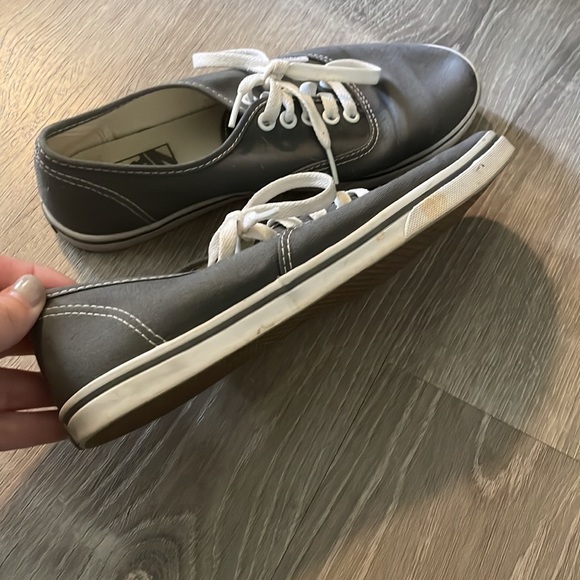 Vans - Picture 2 of 4